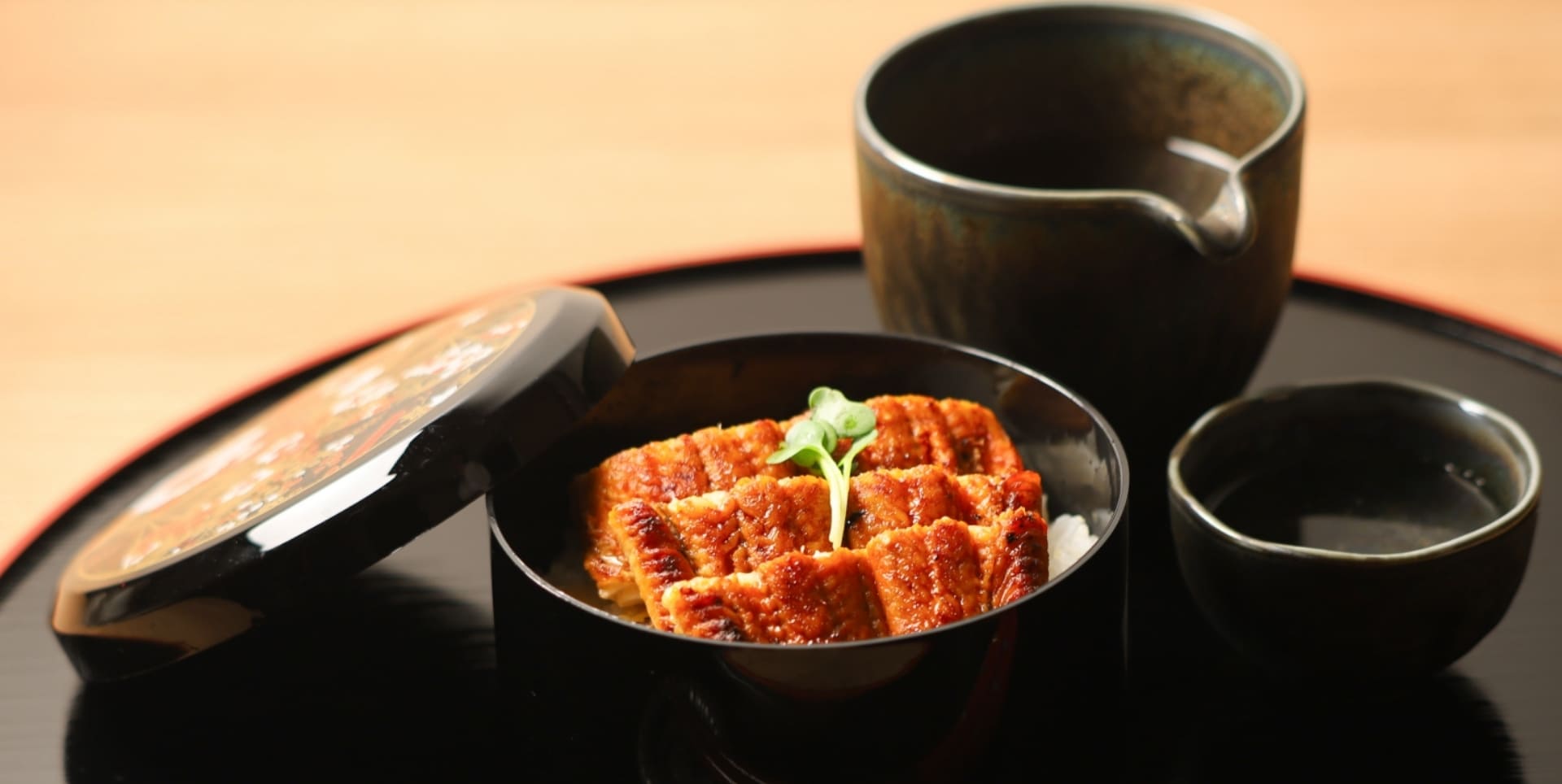Japanese Sake and Pairing Ingredients<br />
A Variety of Combinations Delivered All at Once